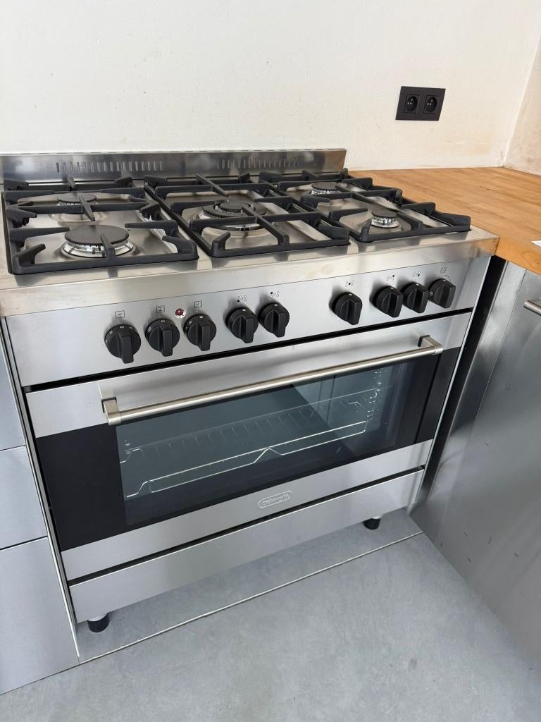 Gasfornuis met oven (DeLonghi 5 pits) - Nooit gebruikt, Ophalen, Nieuw, Gas, 5 kookzones of meer