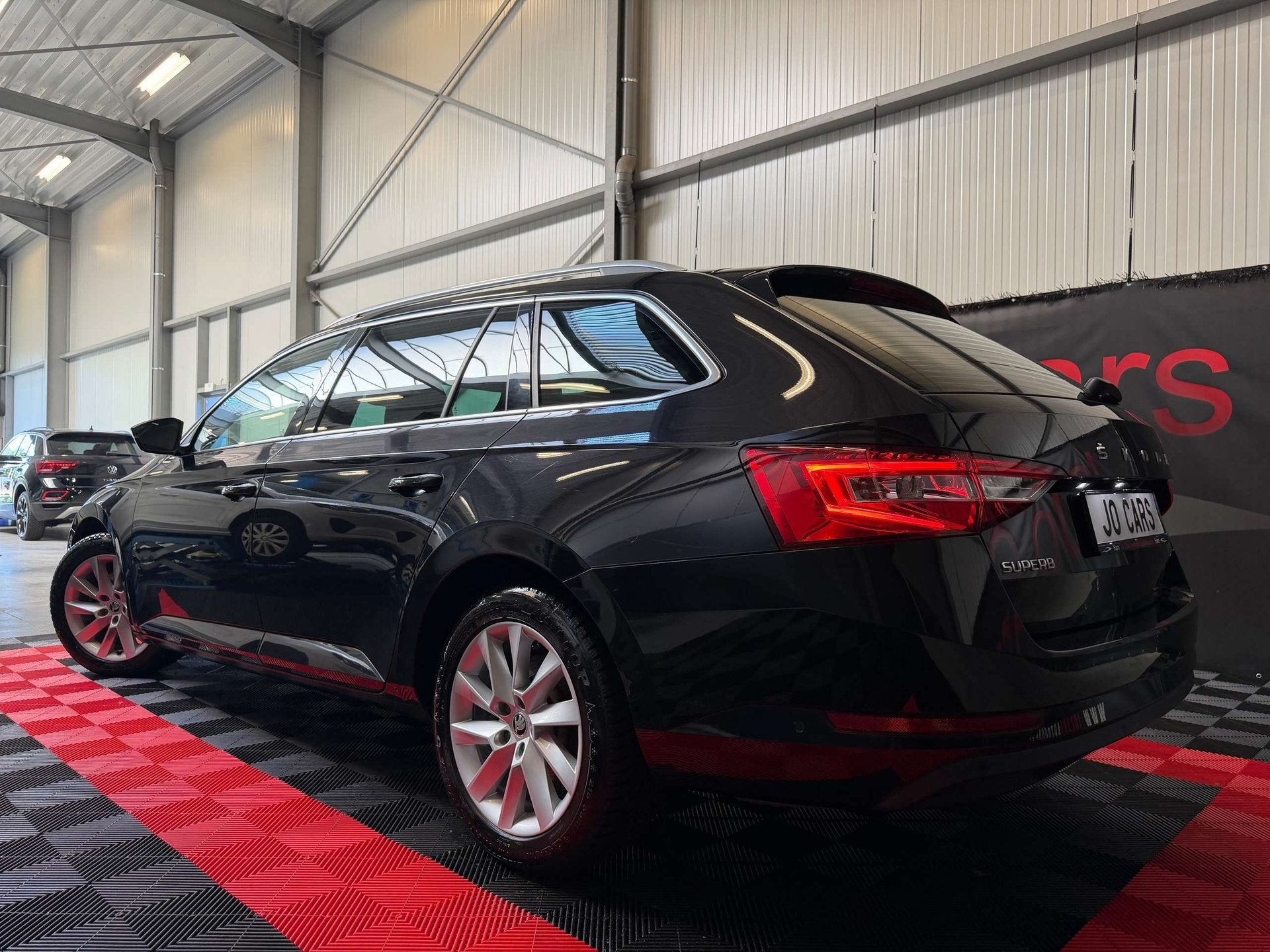 Skoda Superb Combi 1.5/Led/Leder/Pano/Camera/Key Less/Trekha, Auto's, Skoda, Automaat, Dealer onderhouden, Lichtsensor, 4 cilinders