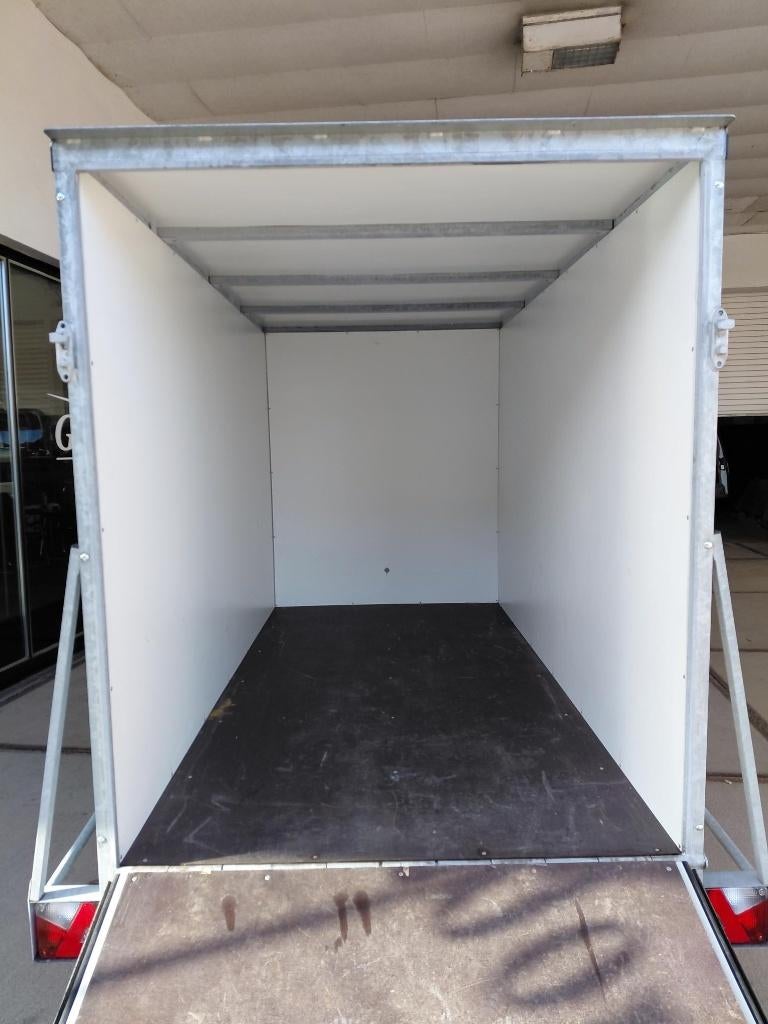 Gesloten aanhangwagen 750 kg te huur, Auto diversen, Ophalen, Gobanna Belux, Zo goed als nieuw, Mboulez@gobanna.com