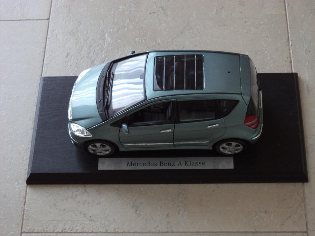Mercedesd 1/18, Hobby en Vrije tijd, Ophalen of Verzenden, Zo goed als nieuw, Auto
