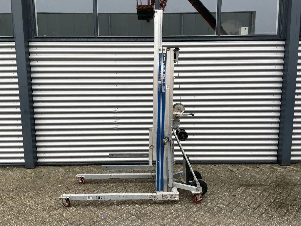 Genie SLC-24 Materiaallift kanaallift (bj 2009), Zakelijke goederen, Machines en Bouw | Liften, Steigers en Ladders