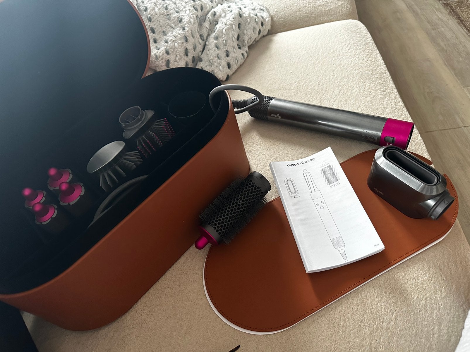 Dyson airwrap - boîte en cuir, Enlèvement, Comme neuf