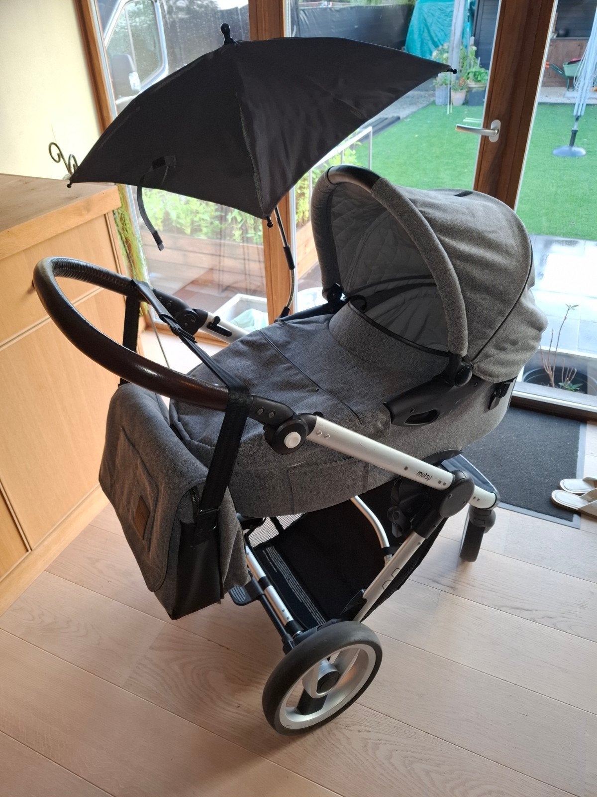 Mutsy Evo Urban Nomad (grijs) met wieg en accessoires, Kinderen en Baby's, Ophalen, Kinderwagen, Mutsy, Met reiswieg
