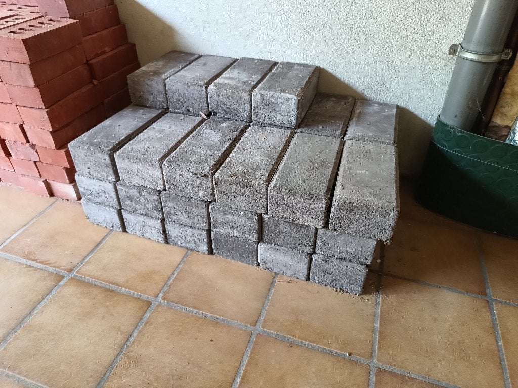 GRATIS kleine partij betonklinkers, Tuin en Terras, Tegels en Klinkers, Ophalen, Klinkers, Zo goed als nieuw, Minder dan 5 m²