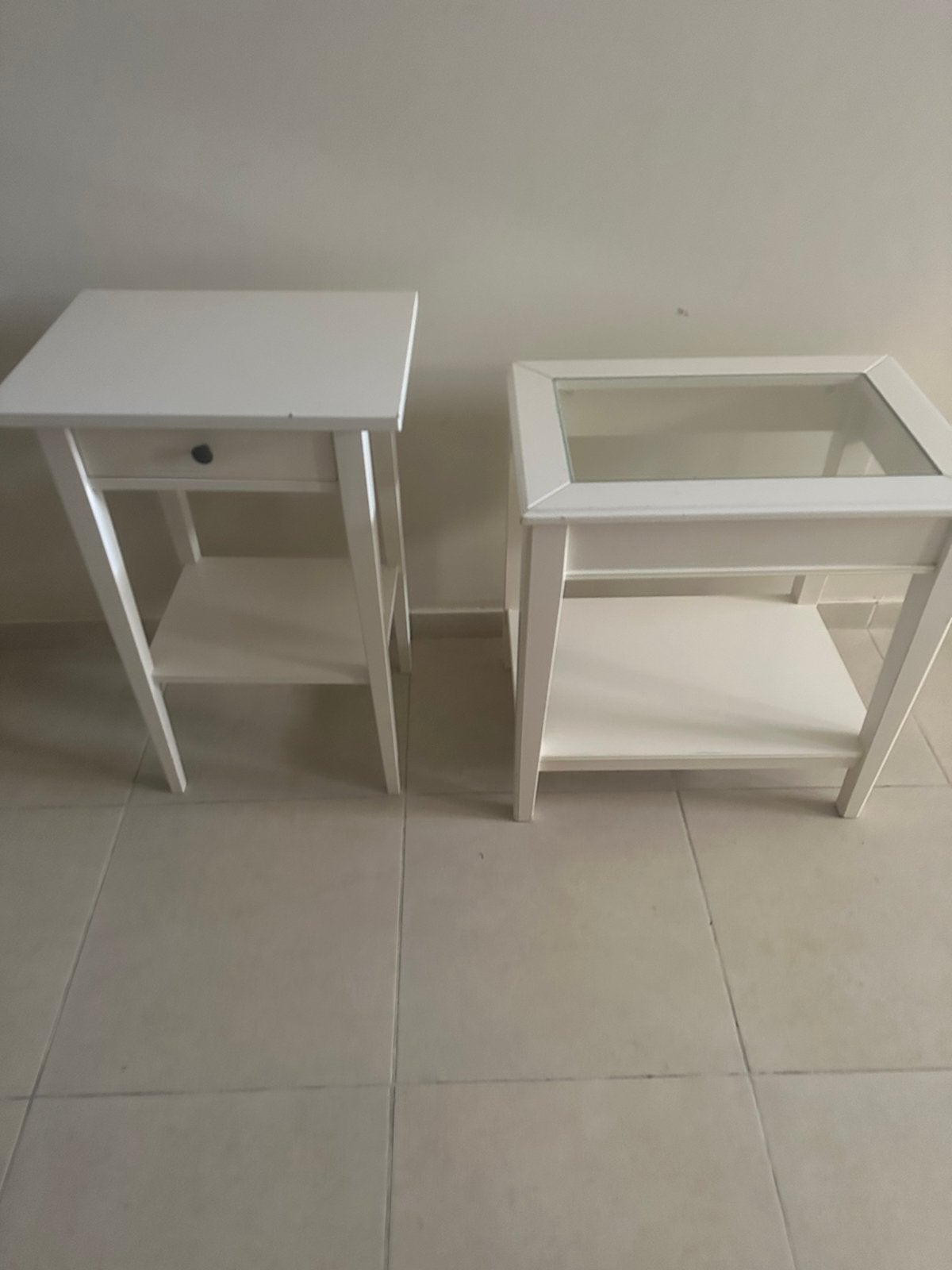 İkea nachtkastje en tafel, Enlèvement, Utilisé