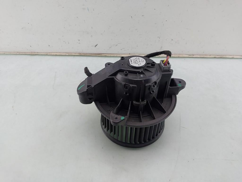 VENTILATEUR RADIATEUR MOTEUR Ford Transit Custom, Robert Bosch AG, Robert-Bosch-Allee 1
74232  Abstatt, DE, Engineering@bosch.com