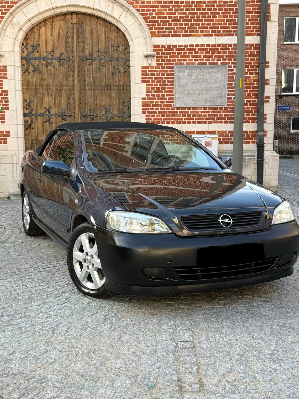 Opel Astra Bertone Cabrio, bouwjaar 2001.145000 km AC, Voorwielaandrijving, Zwart, Cabriolet, Blauw