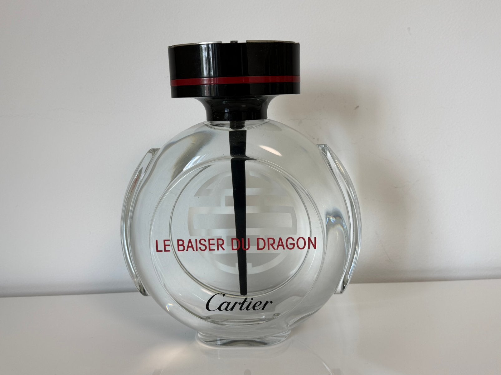 Cartier - Le baiser du dragon - Factice géant 26 cm en verre, Verzamelen, Ophalen of Verzenden, Zo goed als nieuw, Accessoires