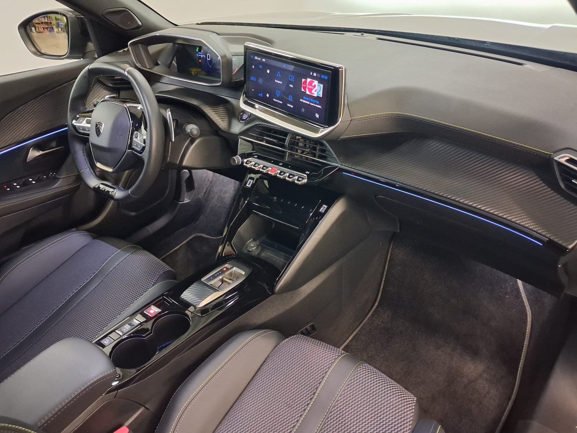 Peugeot 2008 Hybrid GT e-DSC6 (bj 2025, automaat), Auto's, Automaat, Stof, Gebruikt, Euro 6
