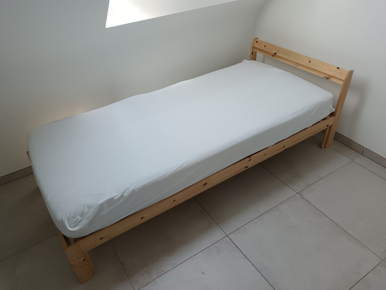 Lit simple IKEA, avec sommier et matelas, Maison & Meubles, Enlèvement