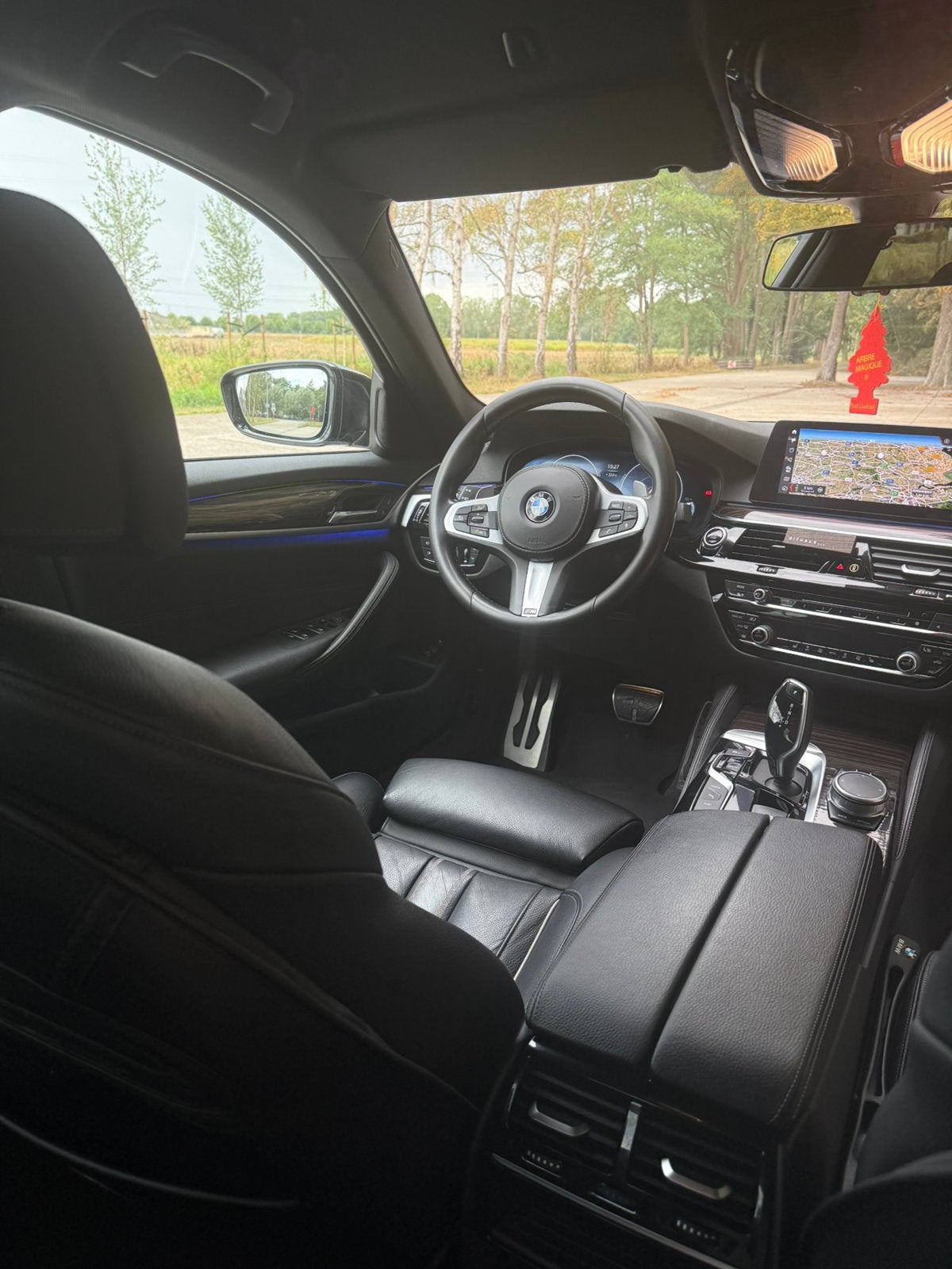 Option complète du pack M de la BMW Série 5, Autos, BMW, Euro 6, Noir, 5 portes, Automatique