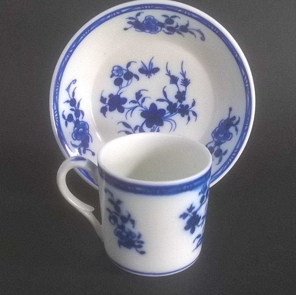 Tasse et sous-tasse en porcelaine de Tournai, Envoi