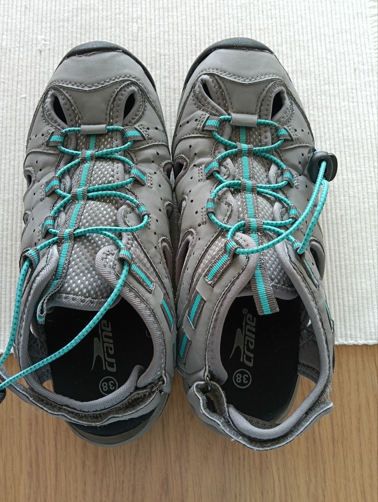 Nieuwe zomer wandelschoenen, Ophalen