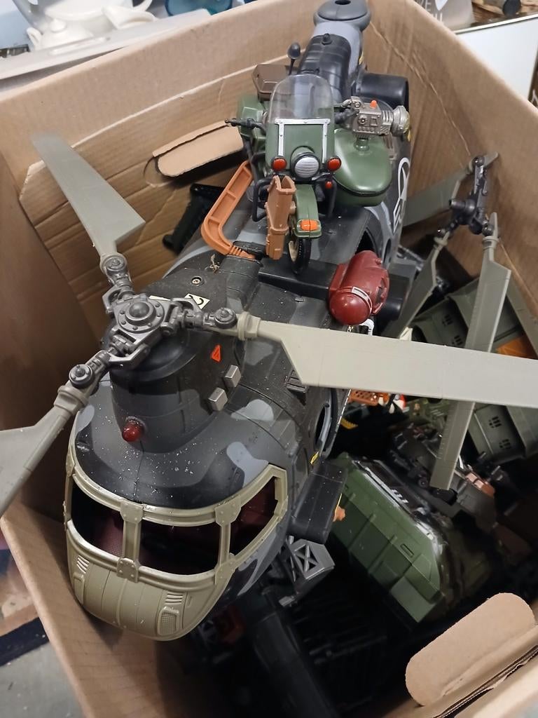 Militaire spullen, Enlèvement