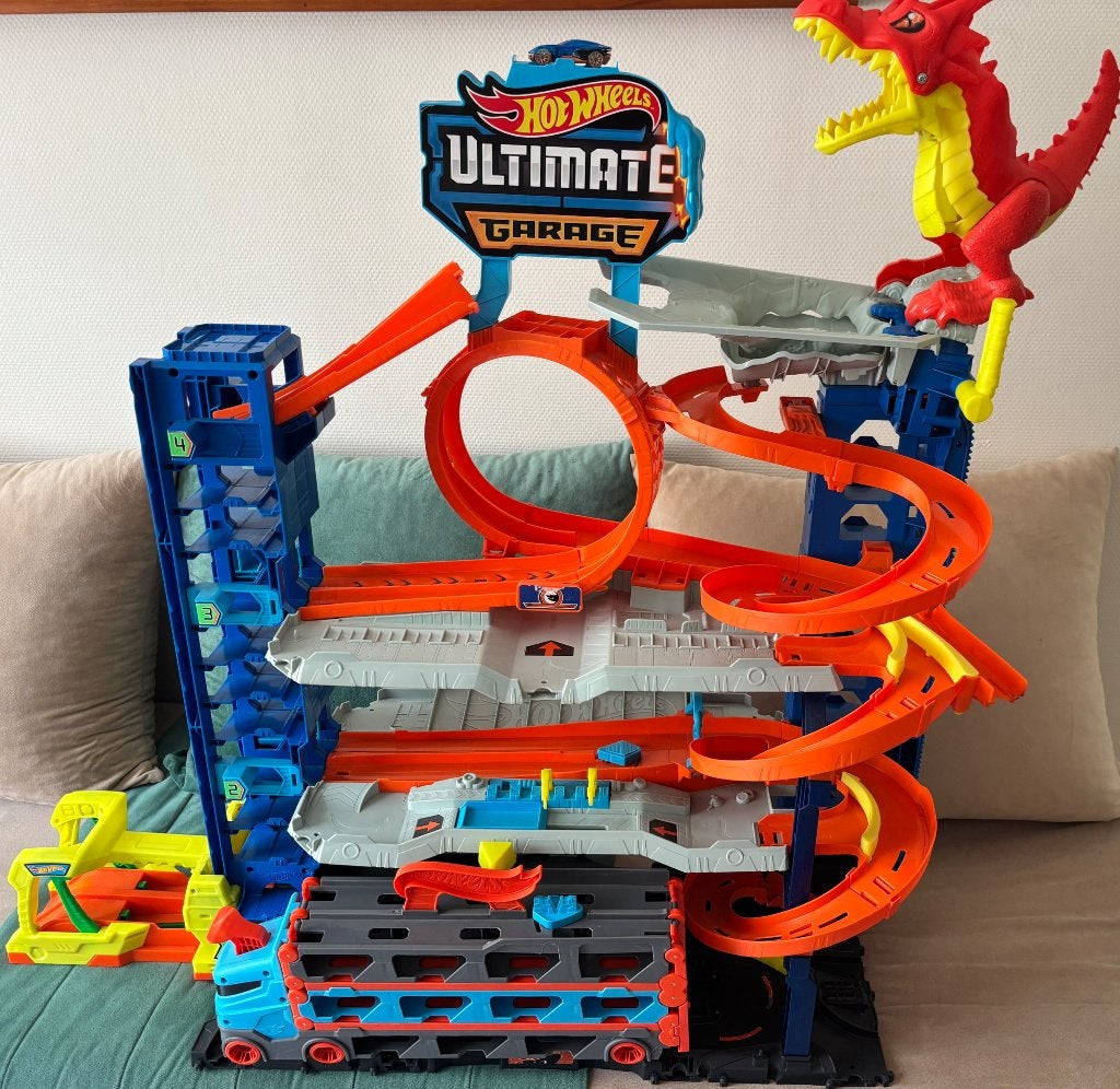 Garage ultimate hotwheels et camion de rangement voiture, Enlèvement, Comme neuf