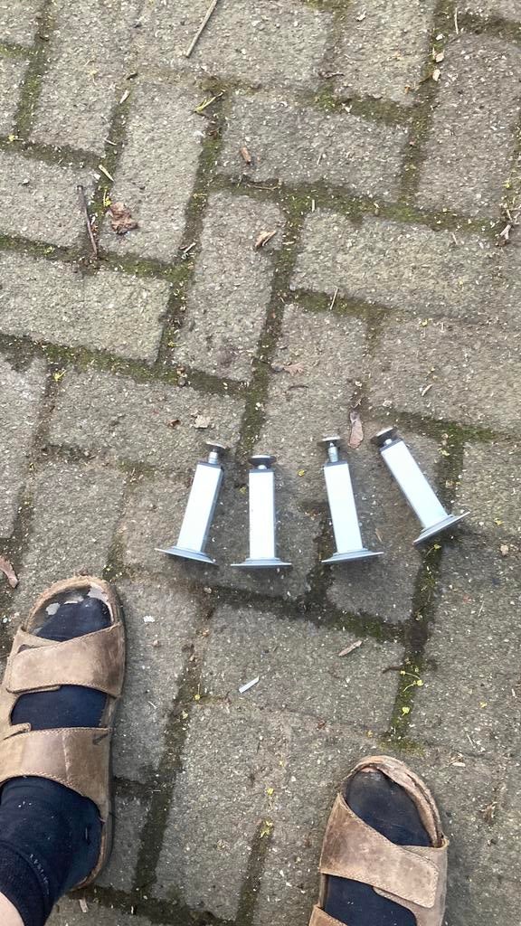 Verstelbare kast pootjes, Ophalen, Zo goed als nieuw
