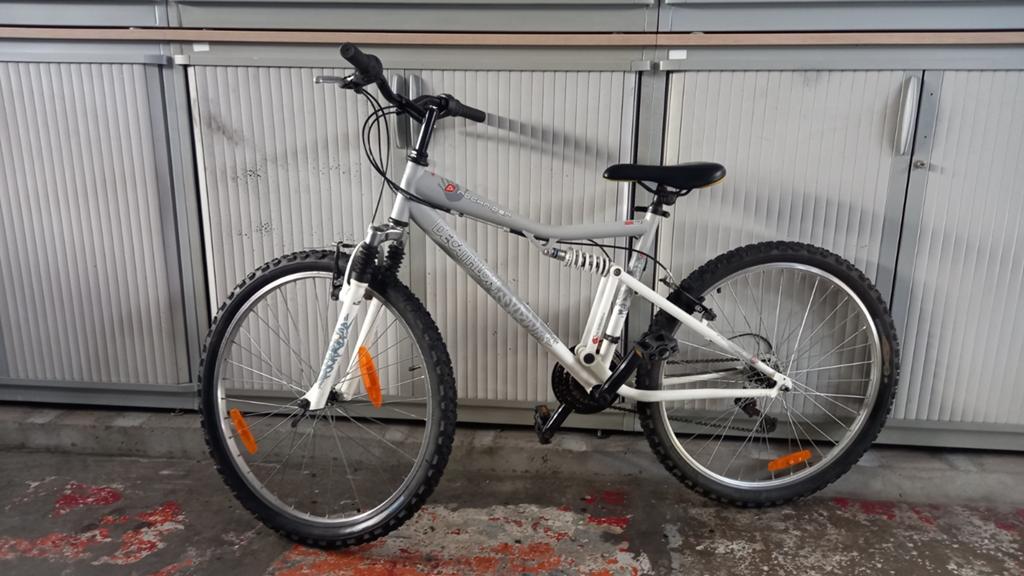 Beou vélo adolescent 26pouces ( très peu utilisé 21vitesses), Vélos & Vélomoteurs, Vélos | Cruisers & Lowriders, Enlèvement ou Envoi