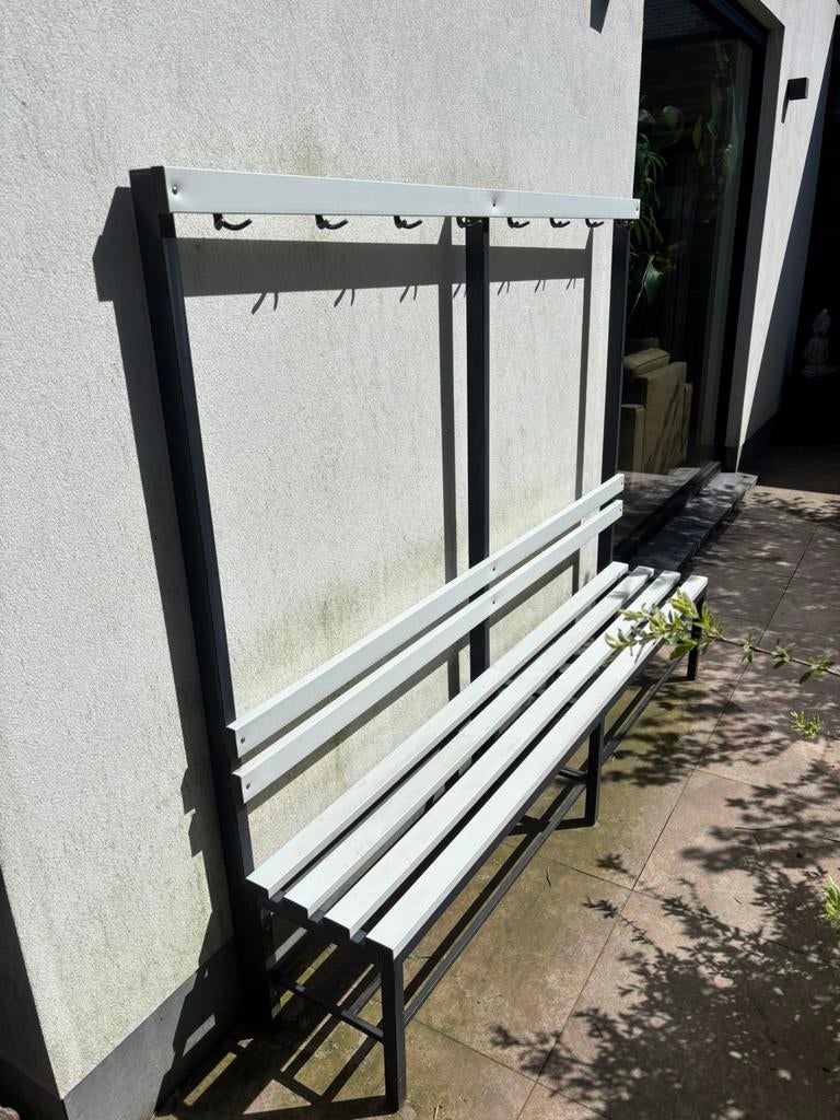 Buitenbank, kleedkamer, tennis, Tuin en Terras, Ophalen, Zo goed als nieuw