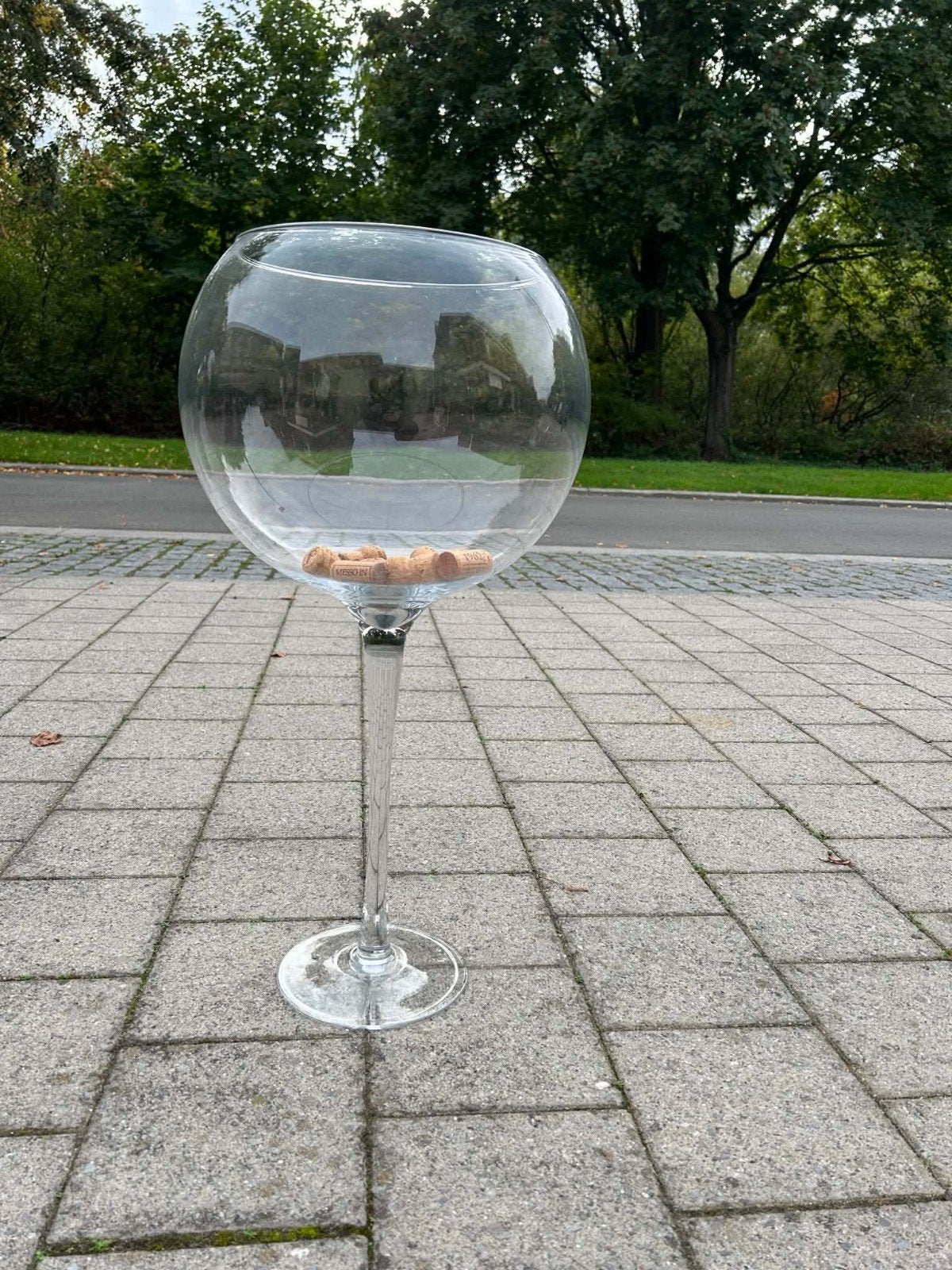 Zeer groot , prachtig decoratief wijnglas, Ophalen