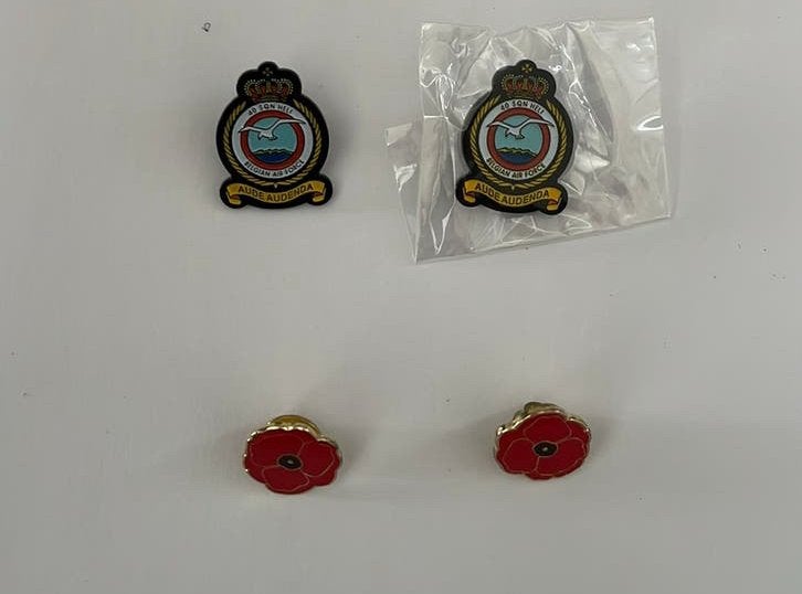 Pins 40 SQN / Poppy, Verzamelen, Ophalen of Verzenden, Nieuw, Overige onderwerpen, Speldje of Pin