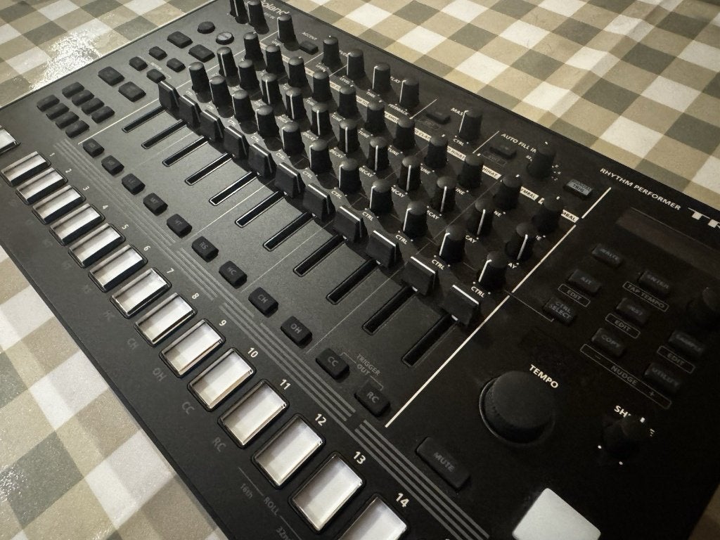 Boîte à rythmes de synthèse Roland TR8S, Musique & Instruments, Enlèvement ou Envoi, Comme neuf, Roland