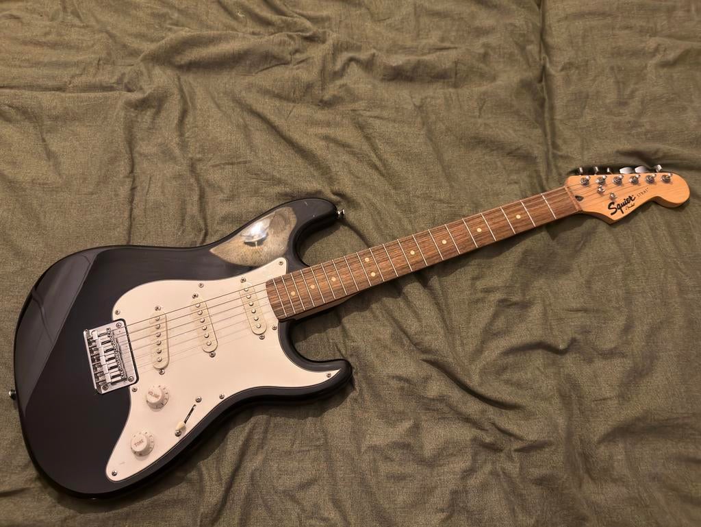 Squier strat Junior, Musique & Instruments, Instruments à corde | Guitares | Électriques, Enlèvement, Comme neuf