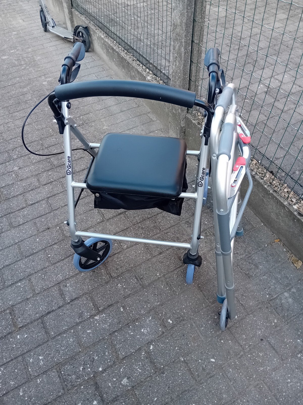 Rollator 4 roues et cadre de marche en aluminium, Divers, Enlèvement
