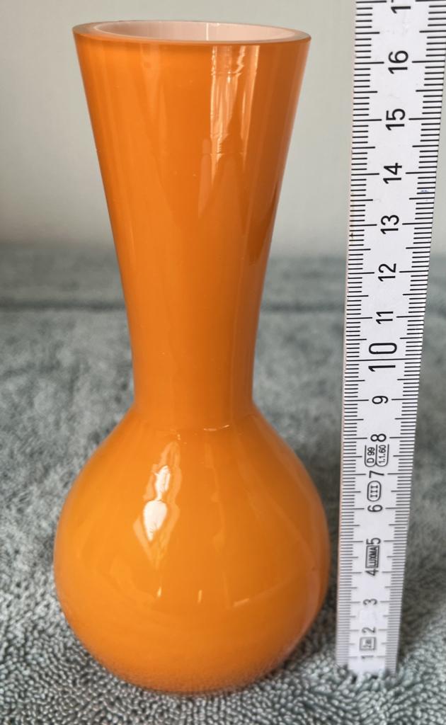 Mooi vintage oranje glazen soliflore vaasje., Huis en Inrichting, Oranje, Ophalen of Verzenden, Minder dan 50 cm, Glas
