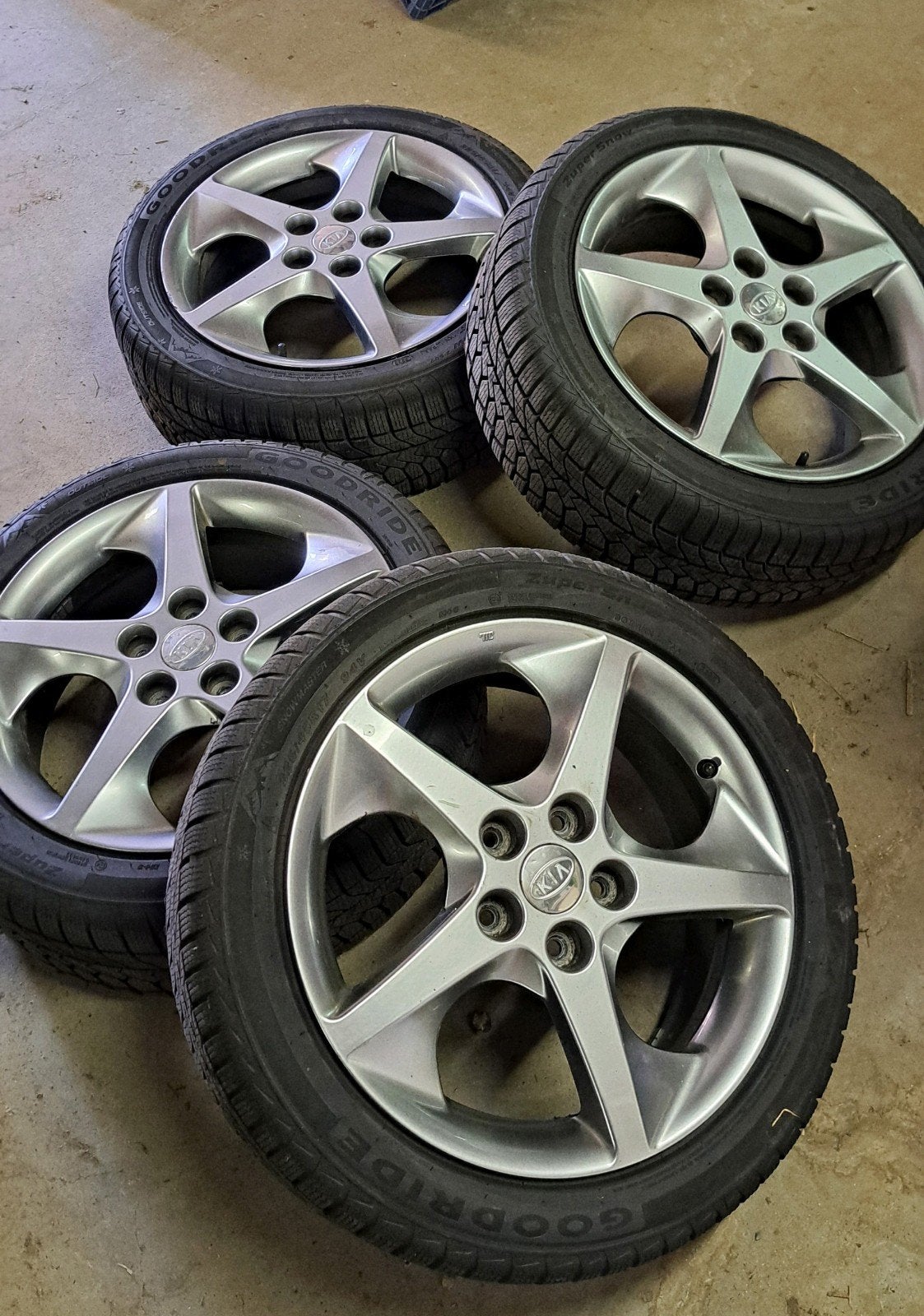 4 Jantes Alu 17" Origine KIA + Pneus Hiver NEUFS Goodride (K, Autos : Pièces & Accessoires, Pneus & Jantes, Pneu(s), Pneus hiver