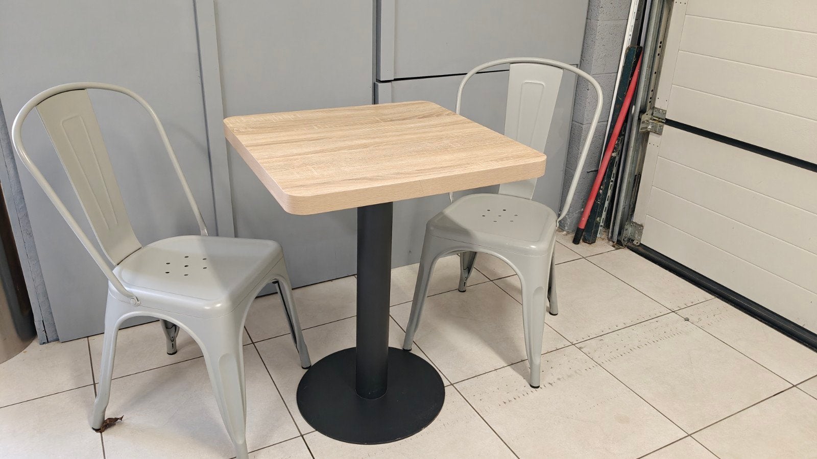 table bistrot+2 chaises métalliques, Enlèvement