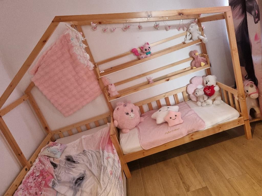Kinderbed huisje+schuif met wieltjes onderaan, Kinderen en Baby's, Ophalen, Nieuw, Lattenbodem