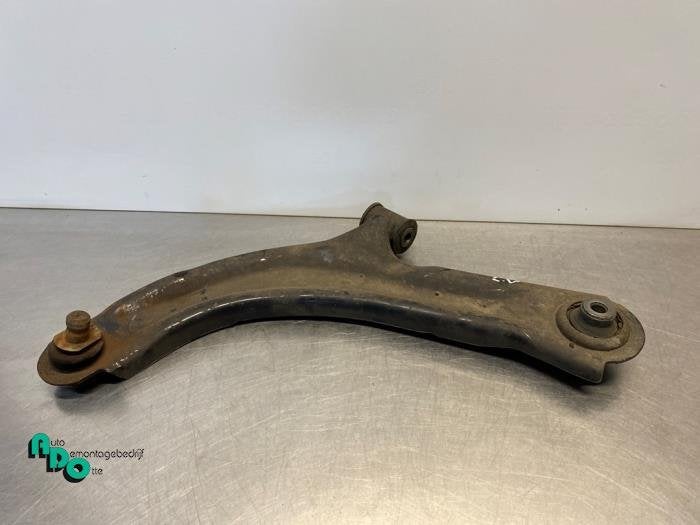 Bras de suspension avant gauche d'un Renault Modus (Modus 04, Renault, -, 3 mois de garantie, Utilisé