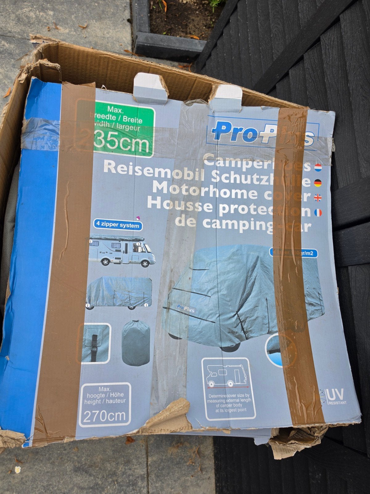 Nieuwe camperhoes, Enlèvement