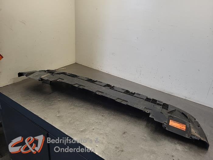 Bumper onderplaat van een Opel Vivaro, Gebruikt, -, -, Opel