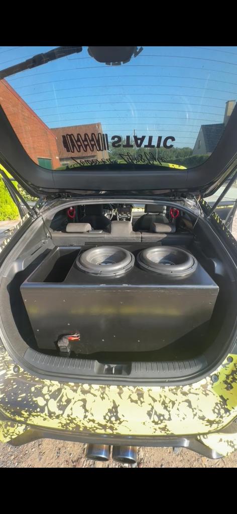 Subwoofer met versterker, kabels en 1 hollywood batterij, Auto diversen, Autospeakers, Ophalen