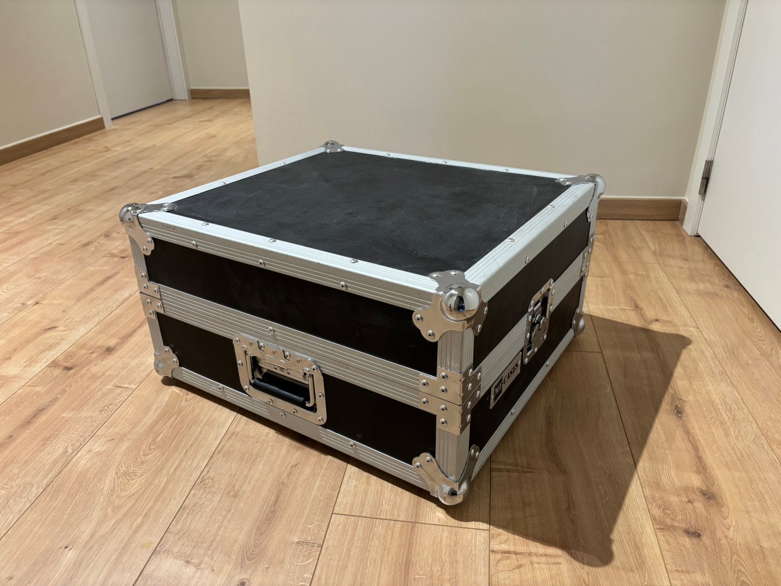 Flightcase van het Duitse topmerk MF-Cases, Ophalen, Flightcase