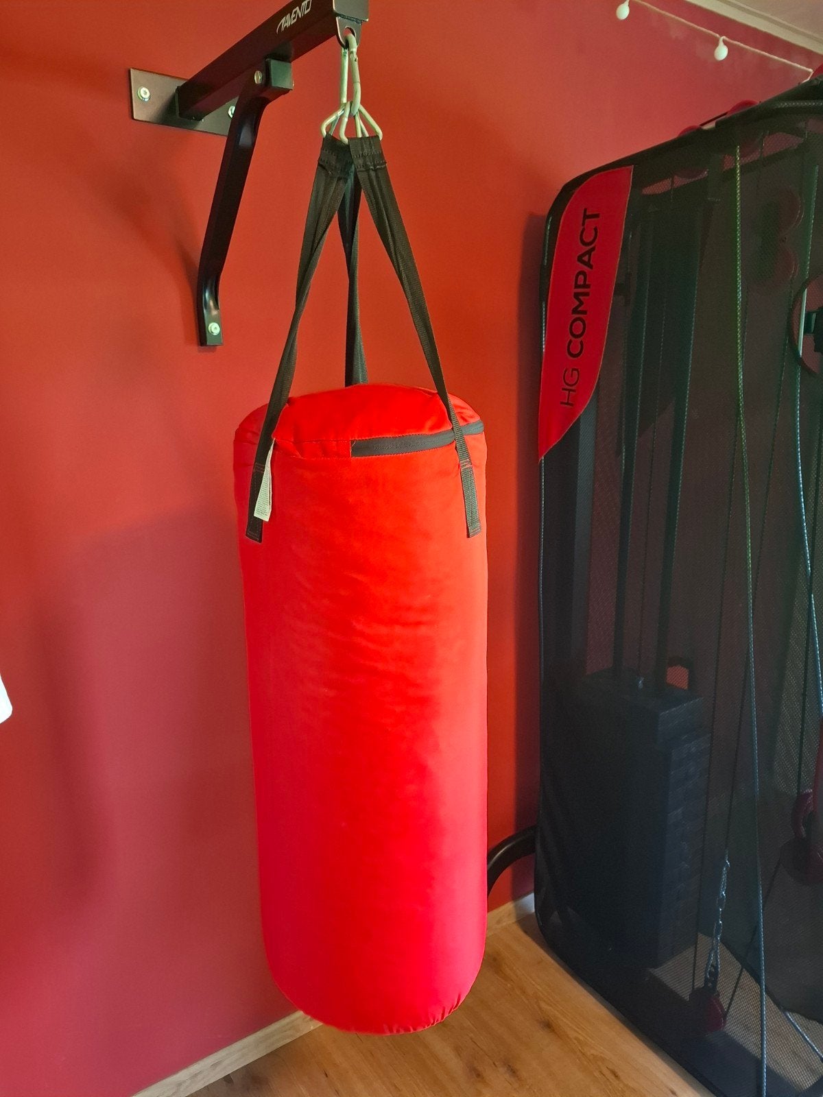 Boksbal met muurbevestiging, Enlèvement, Punching-ball