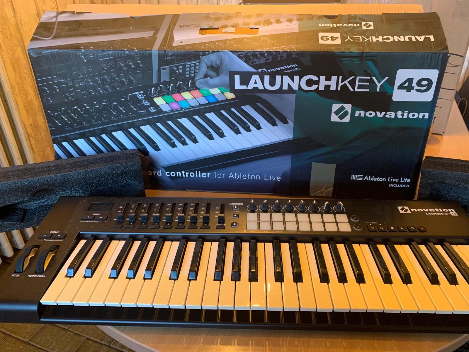 Clavier/contrôleur MIDI Novation Launchkey 49., Enlèvement ou Envoi, Comme neuf, 49 touches