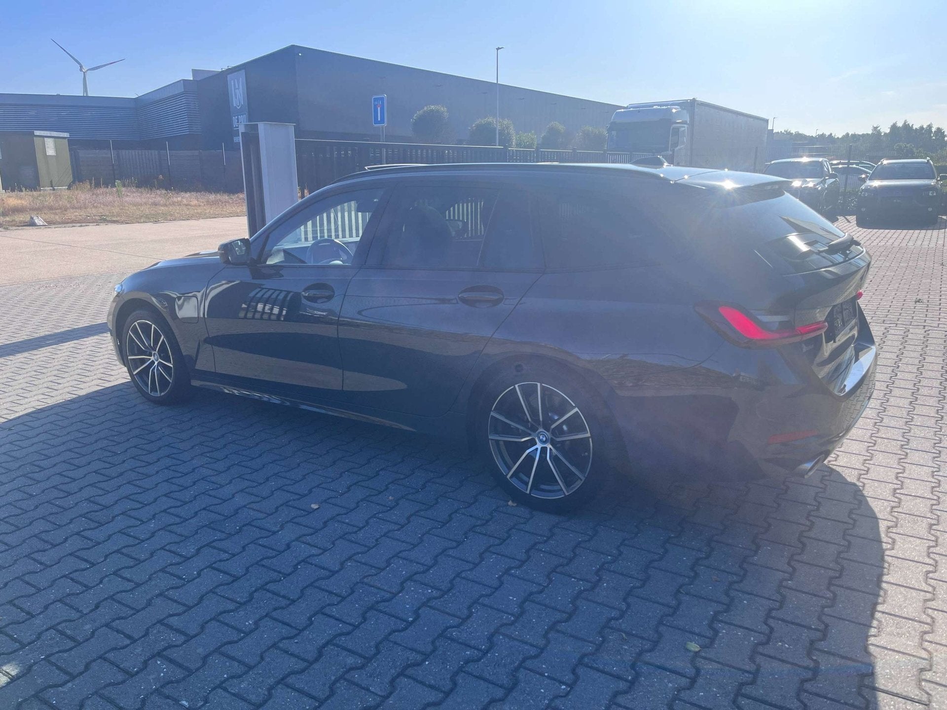 BMW 330 eAS PHEV SPORT/Pano/LED/CAM/18"/Zetel+Stuurverwarmin, Autos, BMW, Argent ou Gris, Achat, Entreprise, Noir