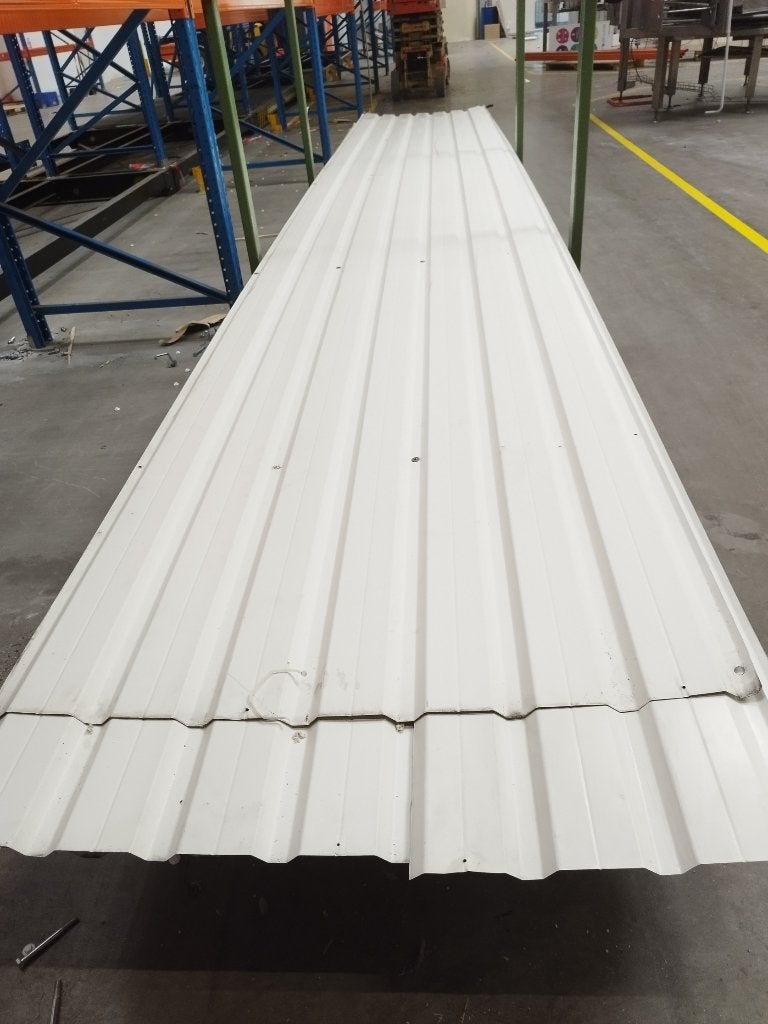 Tôles de toit métalliques de 250 en 700 cm de long - blanche, Bricolage & Construction, 15 m² ou plus, Autres couleurs, Metalen dakplaat