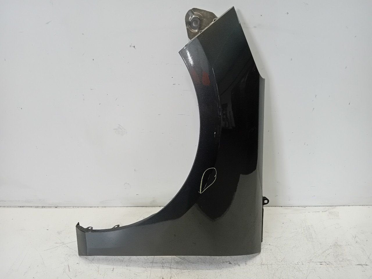 Spatbord links voor Ford Fiesta, Onderdelen@venauto.nl, Van der Ven Autorecycling B.V., Ettenseweg 76, 4706 PB Roosendaal, The Netherlands