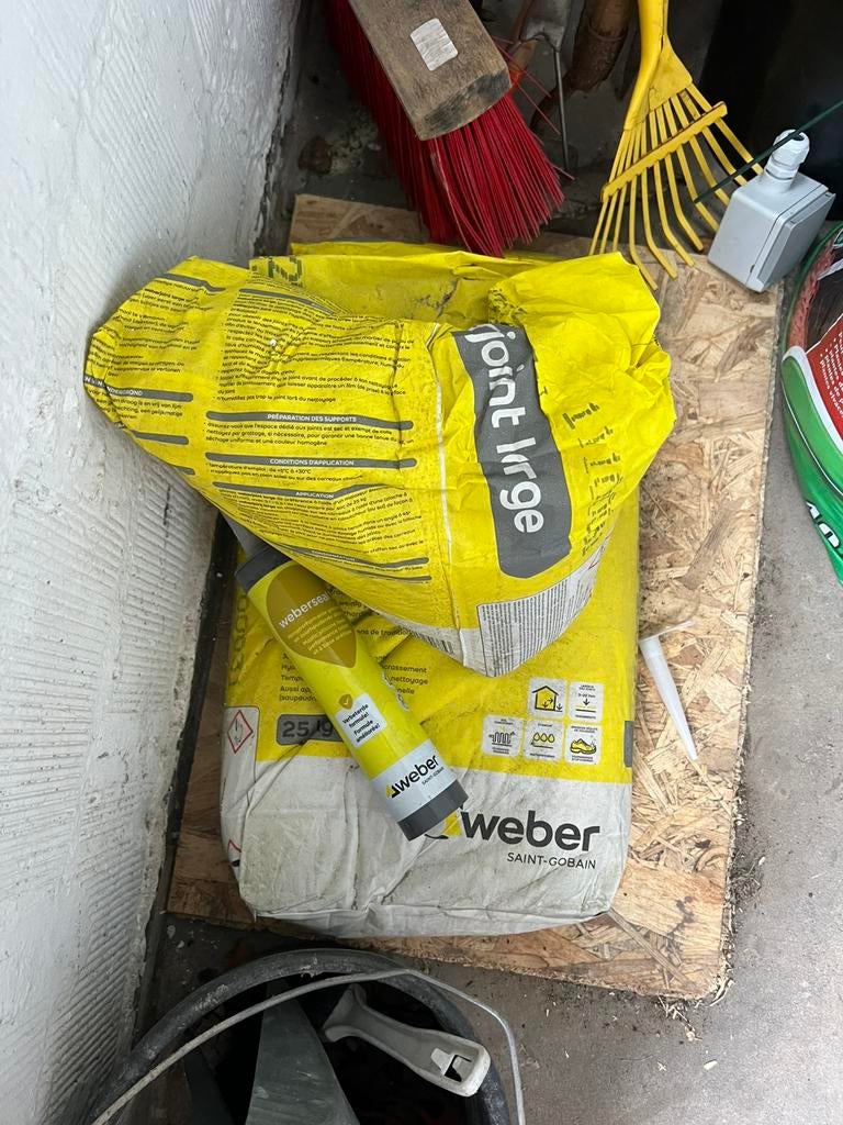 Weber voegsel 25kg + halve zak + silicone bus, Ophalen, Zo goed als nieuw