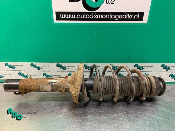 Barre amortisseur avant droit d'un Volkswagen Golf (Golf 97-, Volkswagen, -, 3 mois de garantie, Utilisé