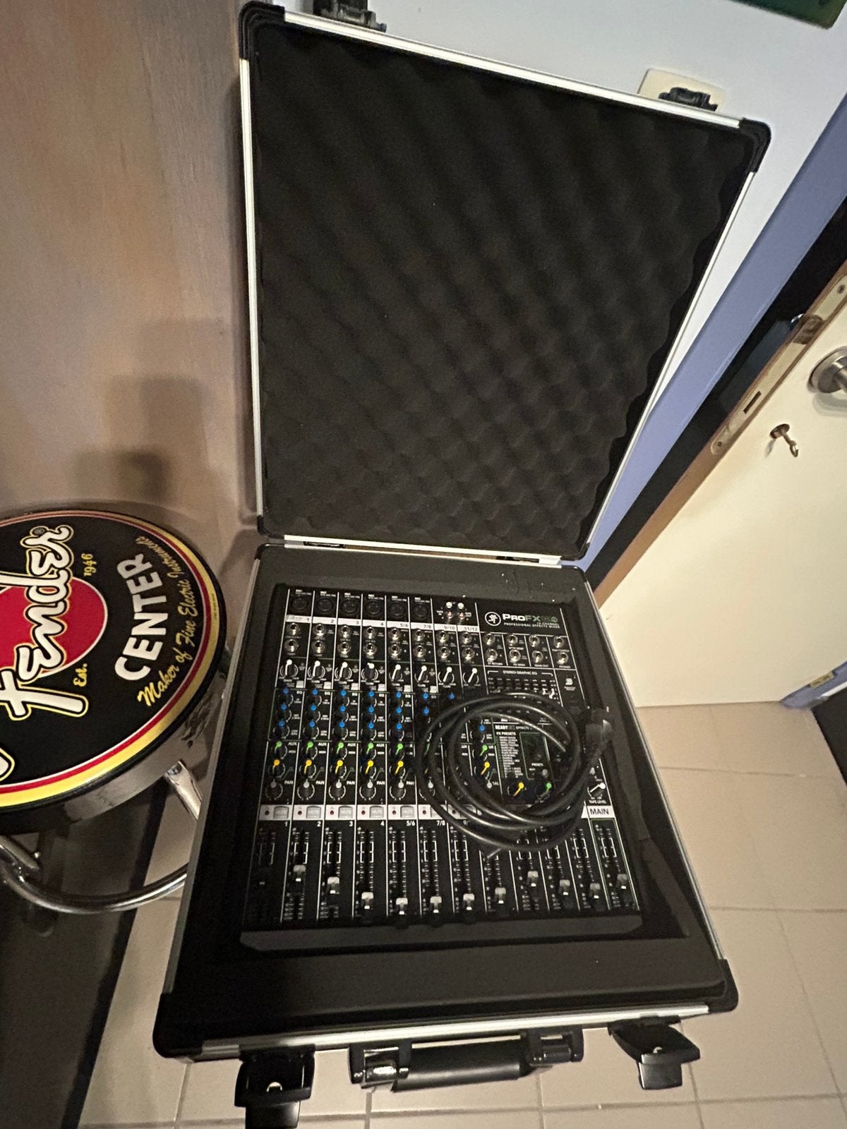 À vendre une table de mixage Mackie PRO fx12 v2 + flightcase, Musique & Instruments, Enlèvement, Utilisé, 10 à 20 canaux, Entrée micro