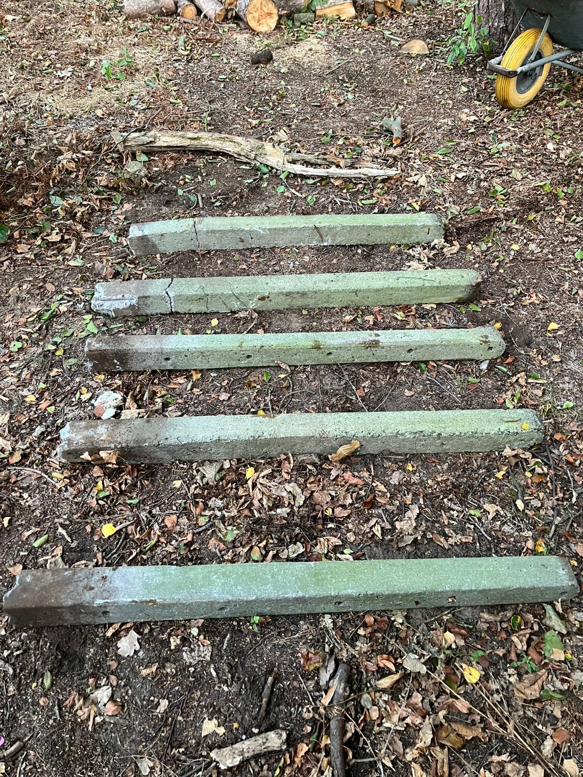 Betonnen afsluitingspalen 130-140cm, Ophalen, Gebruikt