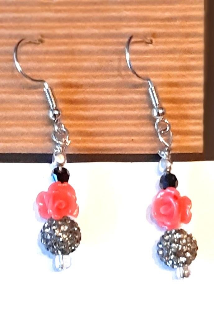 Te koop: Nieuw! Unieke zilverkleurige/roze oorbellen, Bijoux, Sacs & Beauté, Boucles d'oreilles, Neuf, Rose, Enlèvement, Autres matériaux