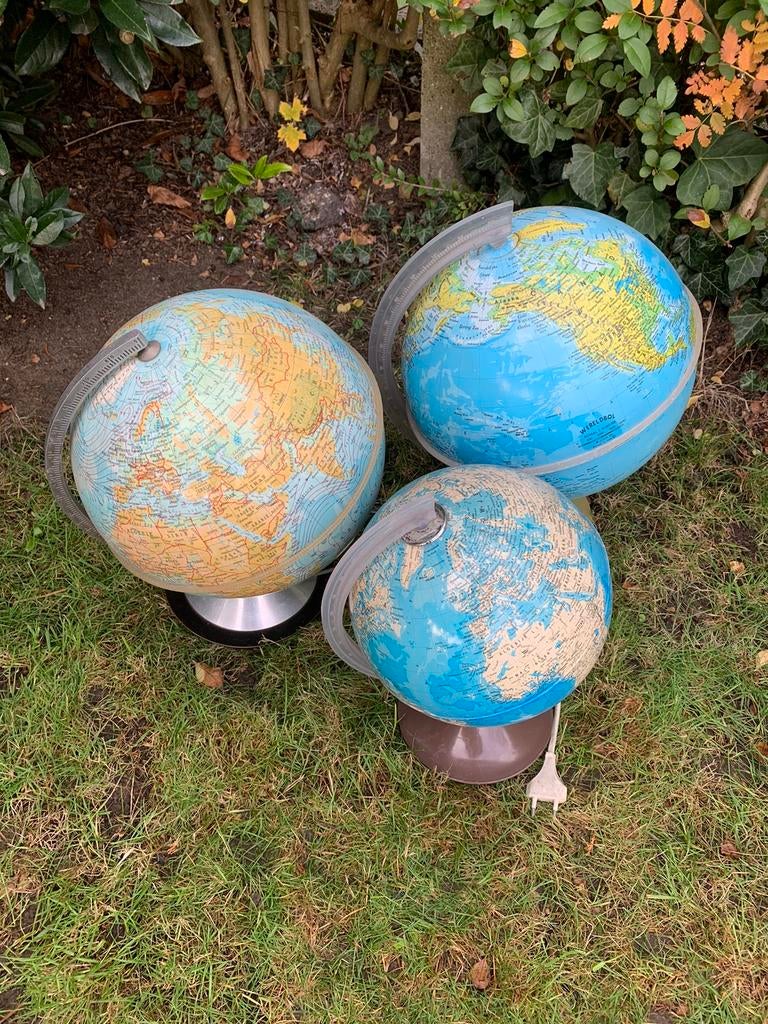 drie wereldbollen, Huis en Inrichting, Woonaccessoires | Wereldbollen, Ophalen, Zo goed als nieuw