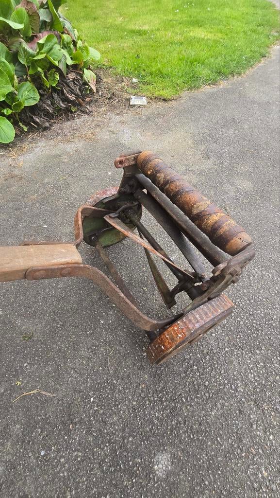 Tondeuse manuelle  a cylindre des années  50., Enlèvement