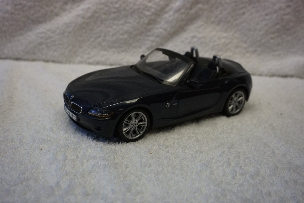 BMW Z4 E85-serie, donkerblauw metallic 1:18 Maisto, Ophalen of Verzenden, Gebruikt, Auto, Maisto