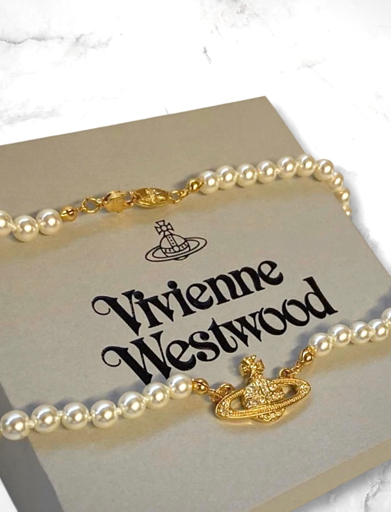 Vivienne Westwood Goude Parel Choker Ketting, Handtassen en Accessoires, Kettingen, Ophalen of Verzenden, Zo goed als nieuw, Met edelsteen